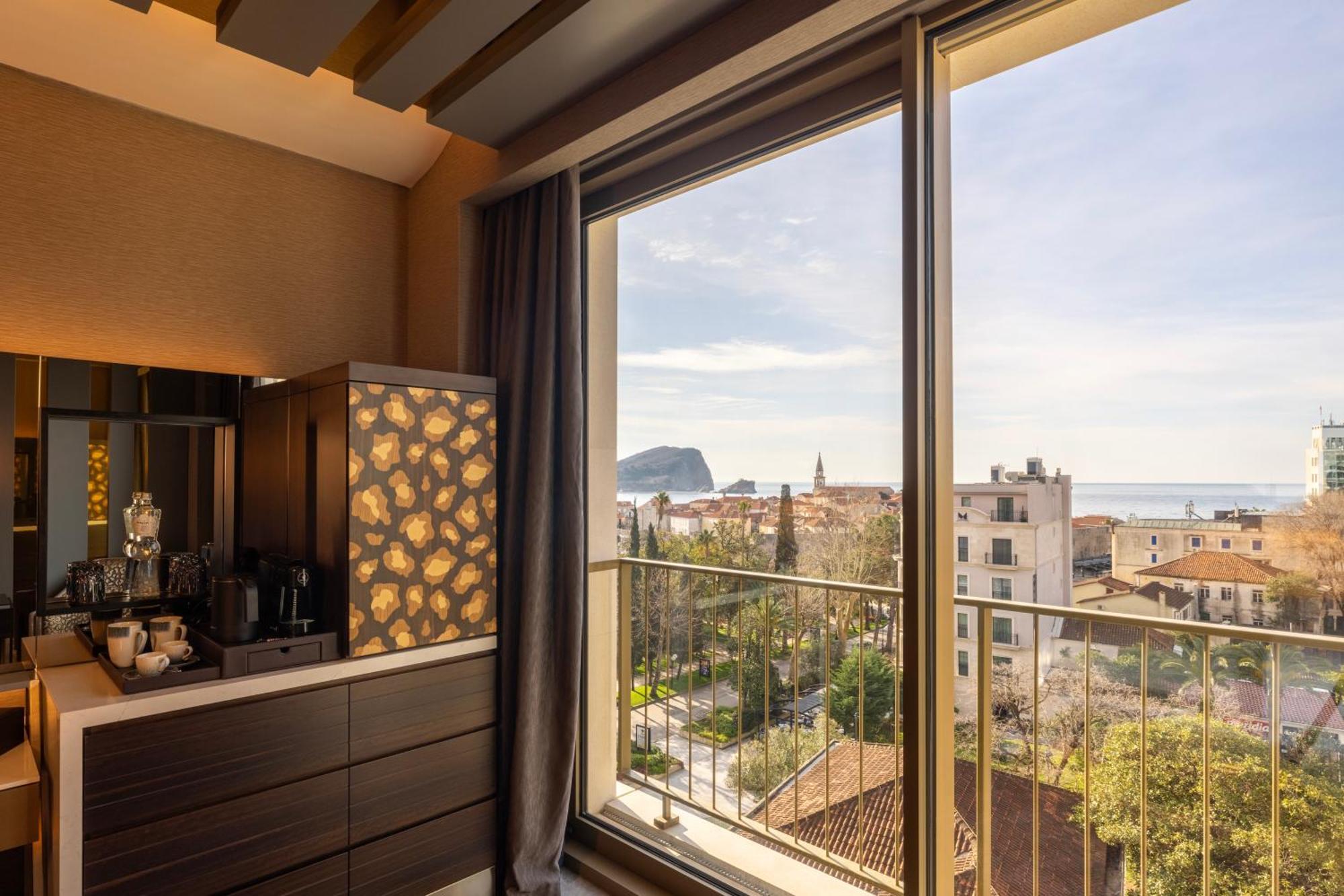 Merit Starlit Hotel & Residences 布德瓦 外观 照片